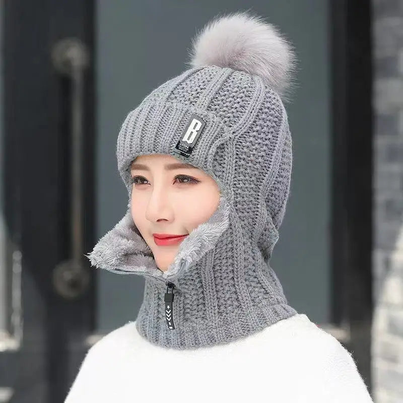 Warme Damen Winter-Sturmhaube mit Bommel, ideal für kalte Tage. Stylisches & schützendes Winteraccessoire.