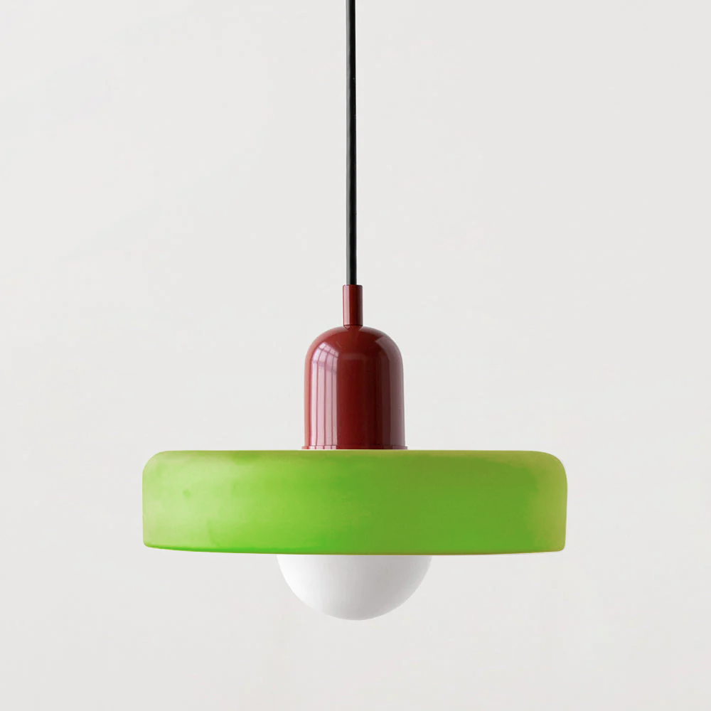 Elegante Glas-Pendelleuchte, bunte Farben, im Bauhaus-Design, für eine warme Atmosphäre.