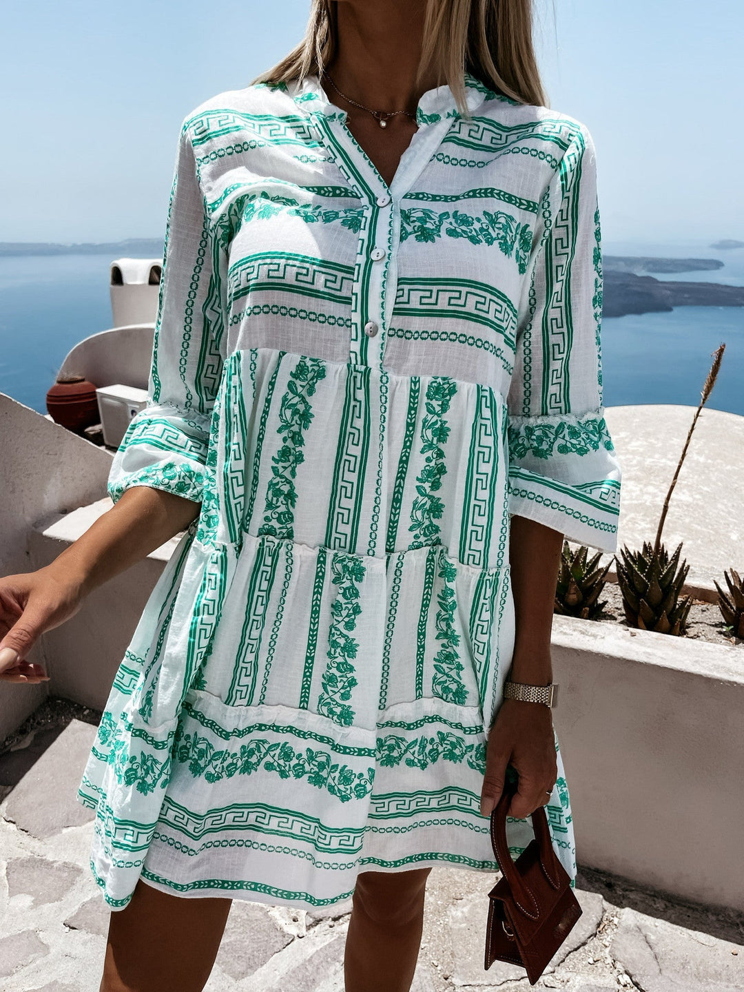 Feminines Rüschen Minikleid, leichtes Sommermode-Highlight im angesagten Boho-Stil.