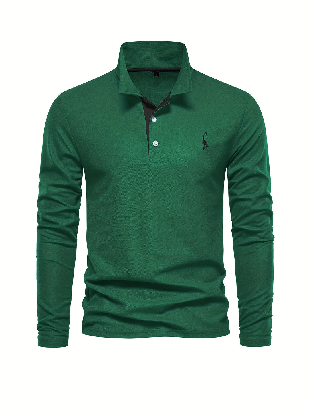 Mann trägt marineblaues Langarm Poloshirt, entspannt und stilvoll, ideal für Spaziergänge im Herbst.