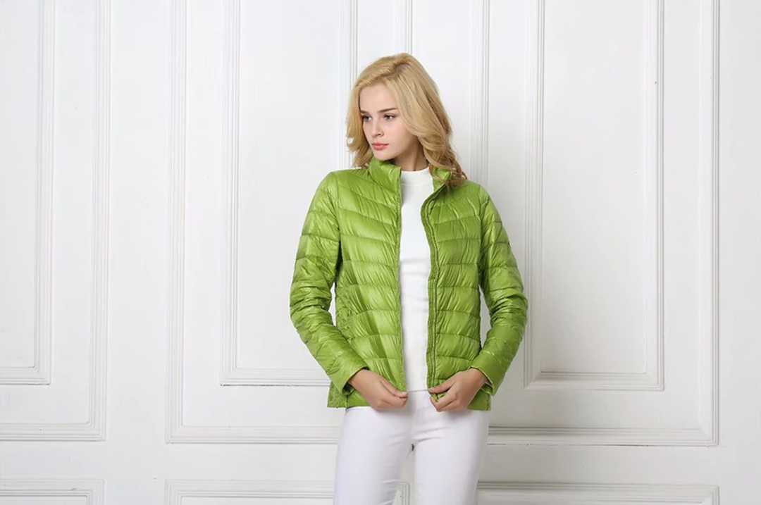 Elegante, leichte Damen Steppjacke. Wasserfest & warm, perfekte Herbstjacke für den City-Stil.