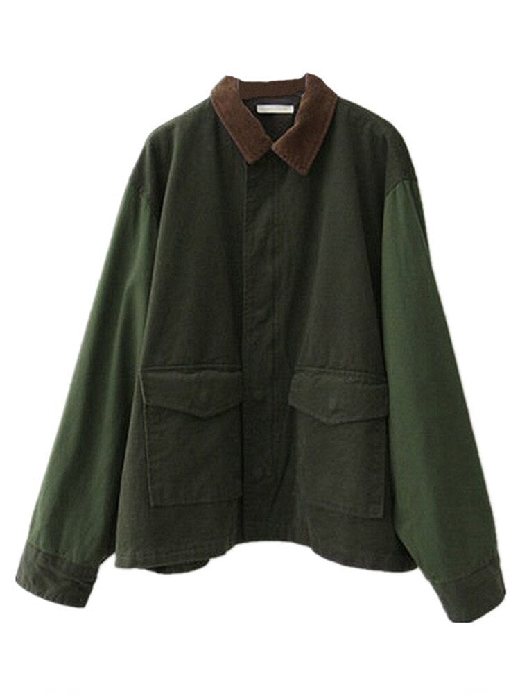Warme, wasserabweisende Damenjacke für den Herbst. Oversized Schnitt bietet Komfort und modernen Stil für Outdoor.