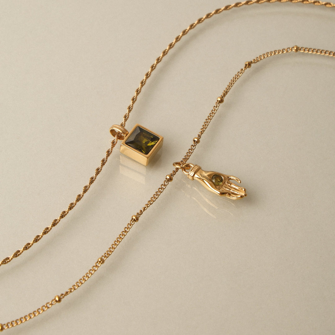 Zeitlose Damenhalskette goldfarben, Schutz Hand Anhänger & grünem Zirkon. Wasserfester Edelstahlschmuck, Geschenk.