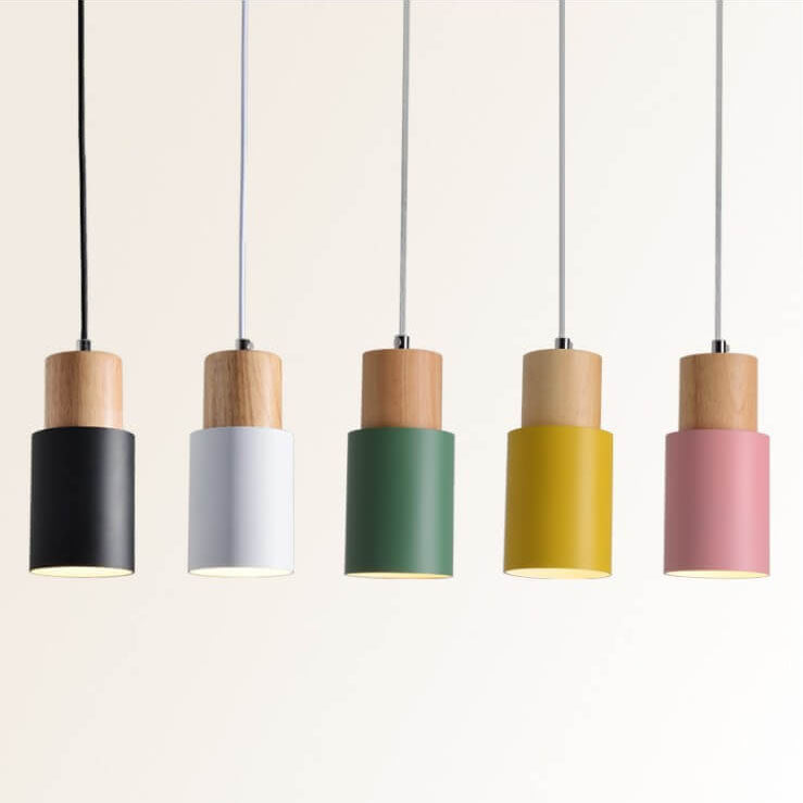 Skandinavische LED-Pendelleuchte, schlankes Zylinder-Design, ideal für Esszimmer.