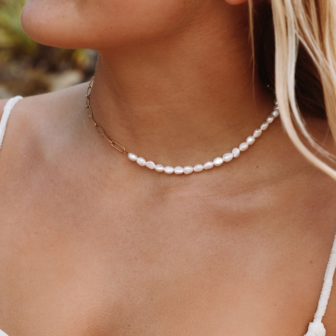 Wasserfeste Damen Gold Perlenkette aus Edelstahl, verstellbar und elegant, ideal für den Alltag.
