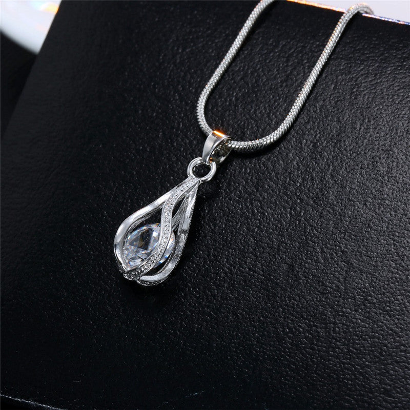 Modisches Winter-Accessoire: Damen Schneeflocken Halskette & Ohrringe Set aus Sterlingsilber für festliche Anlässe.