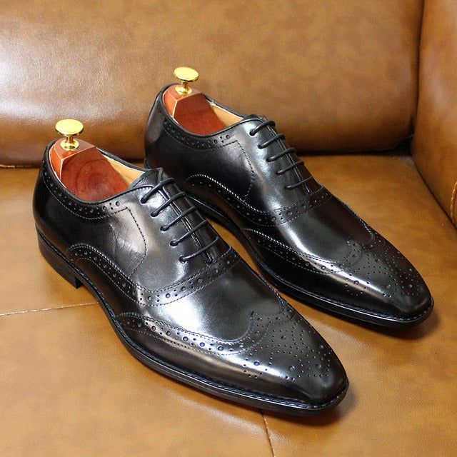 Elegante, handgefertigte Herren Oxford-Schuhe aus Leder. Klassischer Business-Stil für anspruchsvolle Männer.