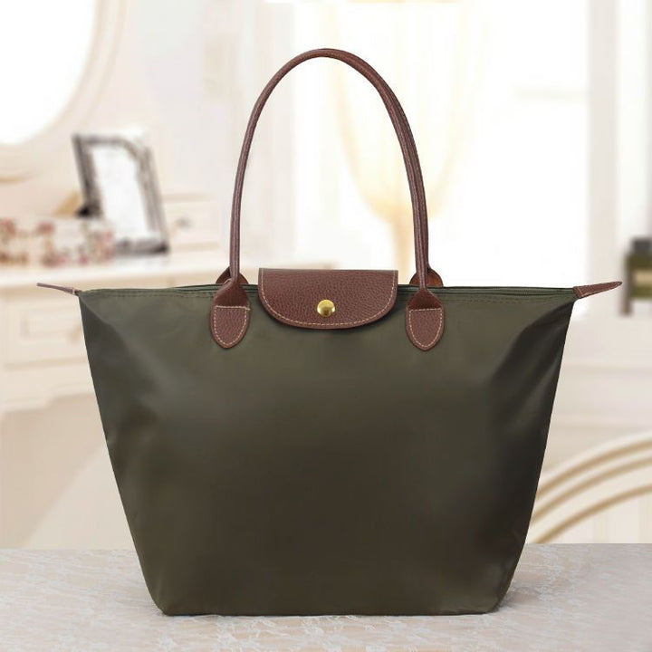 Damenmode: Stilvolle Oxford Schultertasche als elegantes Statement-Accessoire. Perfekte Handtasche.