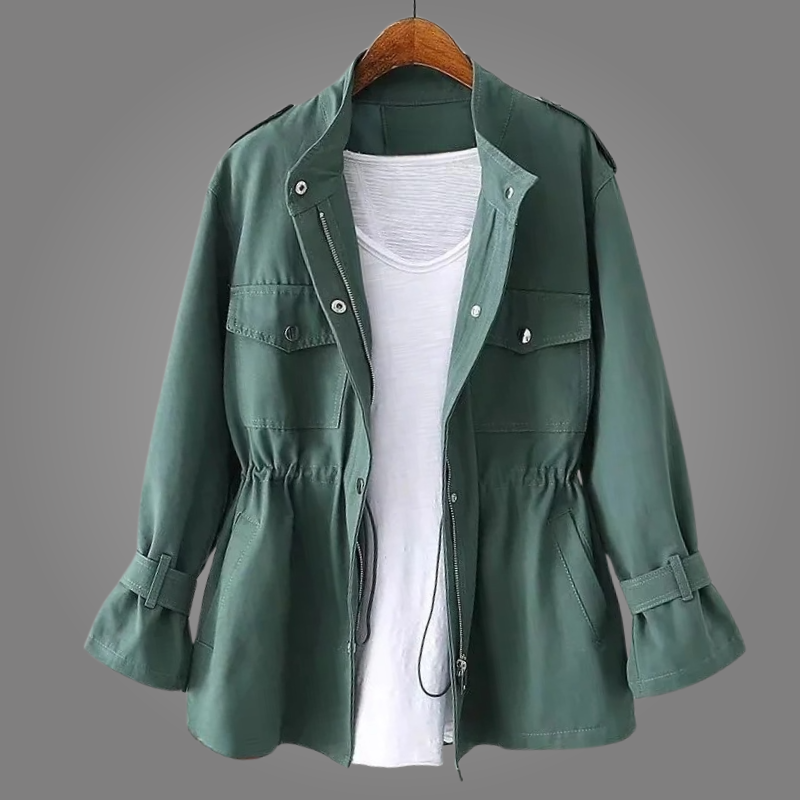 Damen-Doppelreiher, eleganter langer Übermantel mit Gürtel. Ideal als klassischer Outdoormantel für Damenmode.