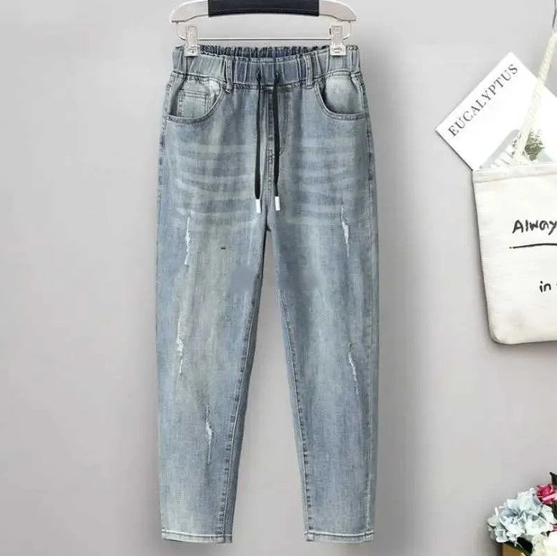 Bequeme Plus Size Damen Baggy Jeans, hochtailliert und relaxed geschnitten. Ideal für lässige Looks.