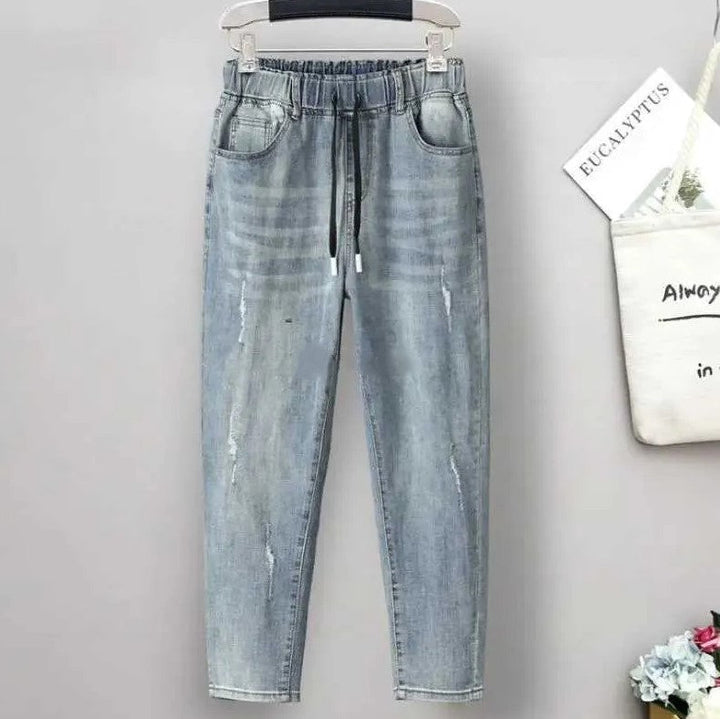 Bequeme Plus Size Damen Baggy Jeans, hochtailliert und relaxed geschnitten. Ideal für lässige Looks.