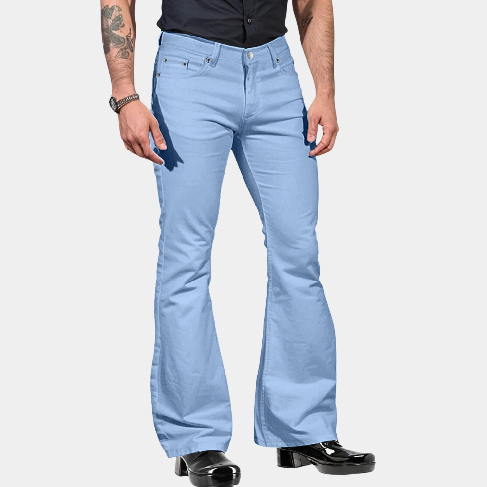 Lässige Herren Schlaghose im Retro-Stil. Perfekte Vintage-Hose für entspannte Tage in Frühling und Herbst.