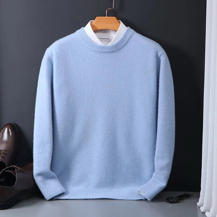 Detailaufnahme: Warmer Herren Strickpullover mit feiner Textur, perfekt für kalte Herbst- & Wintertage.