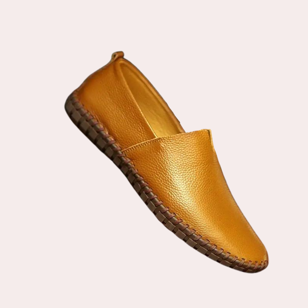 Elegante Herren Mokassins in klassischem Design, perfekt als vielseitige Sommerschuhe für stilbewusste Männer.