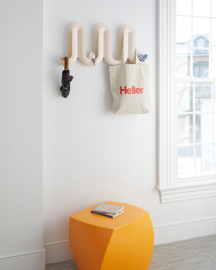Organisationshelfer Swell Wandgarderobe für den Flur: Haken, Stange & Ablage für Jacken und Accessoires.