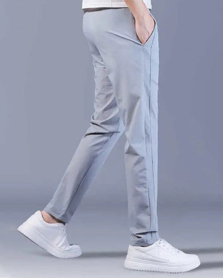 Bequeme AeroFlex Reisehose: leichte, schnelltrocknende Stretchhose für Herren, optimal für unterwegs.