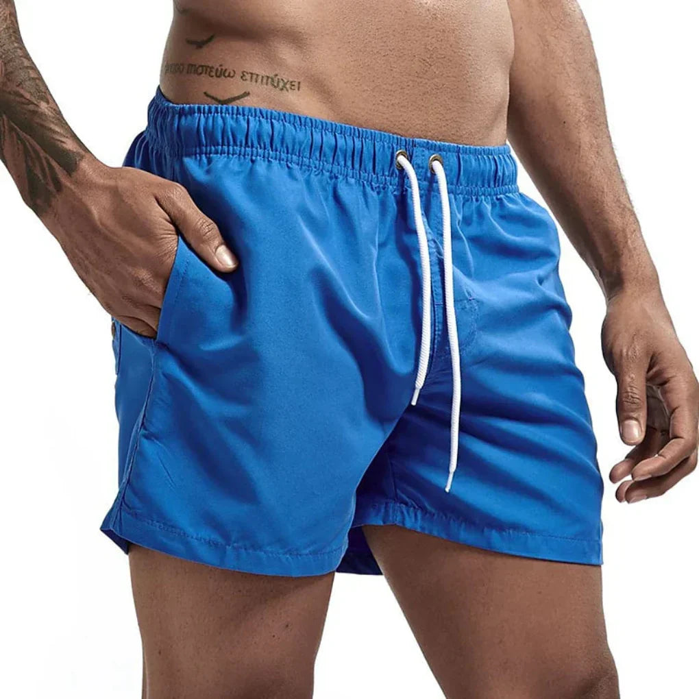 Elegante Herren Schwimmshorts, ideal für Strandurlaub und Sommer.