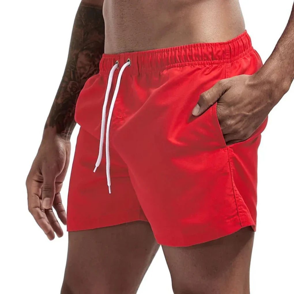Herren Badeshorts mit Regular Fit, komfortabel für den Strandtag.