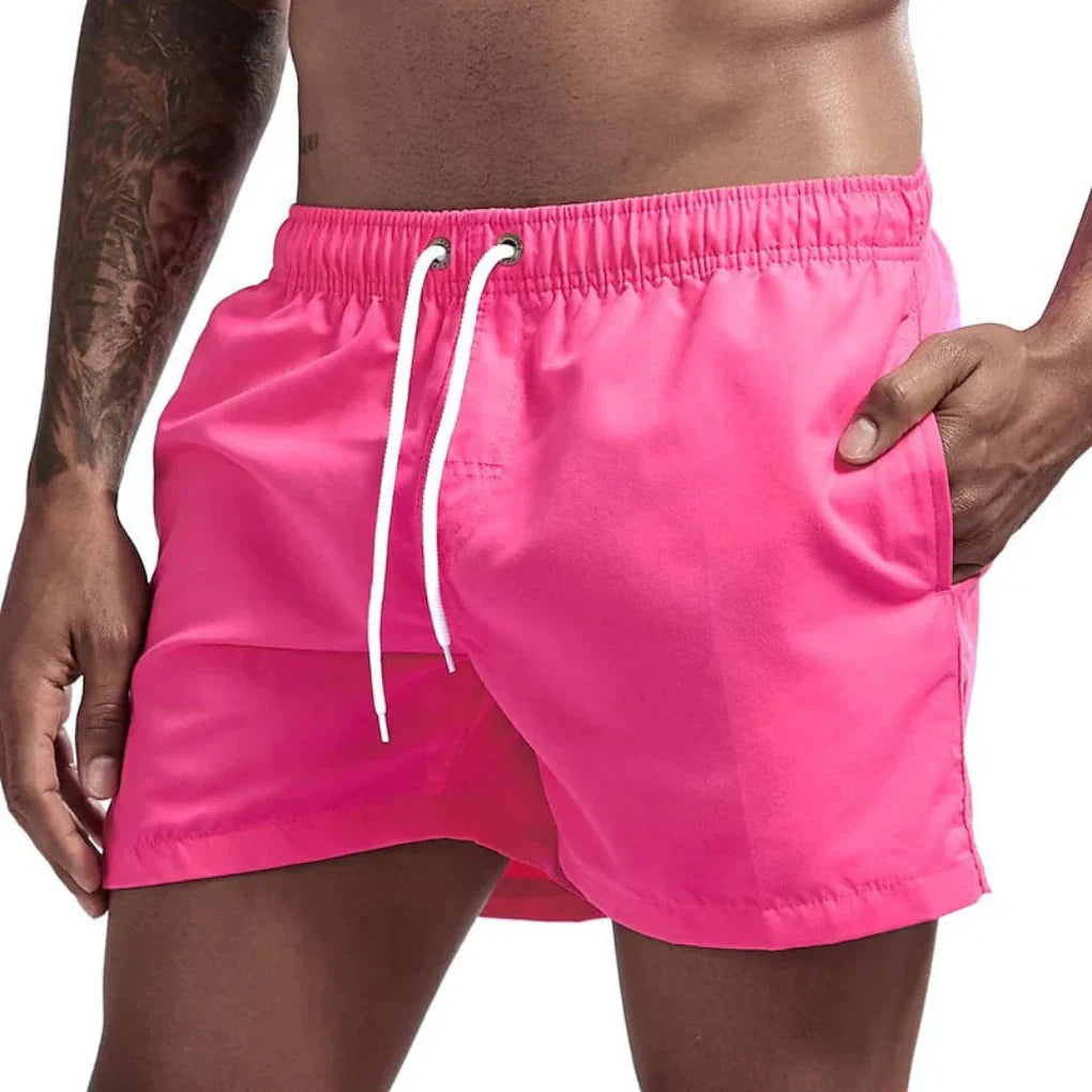 Sommerliche Herren Schwimmshorts, schnelltrocknend und vielseitig.