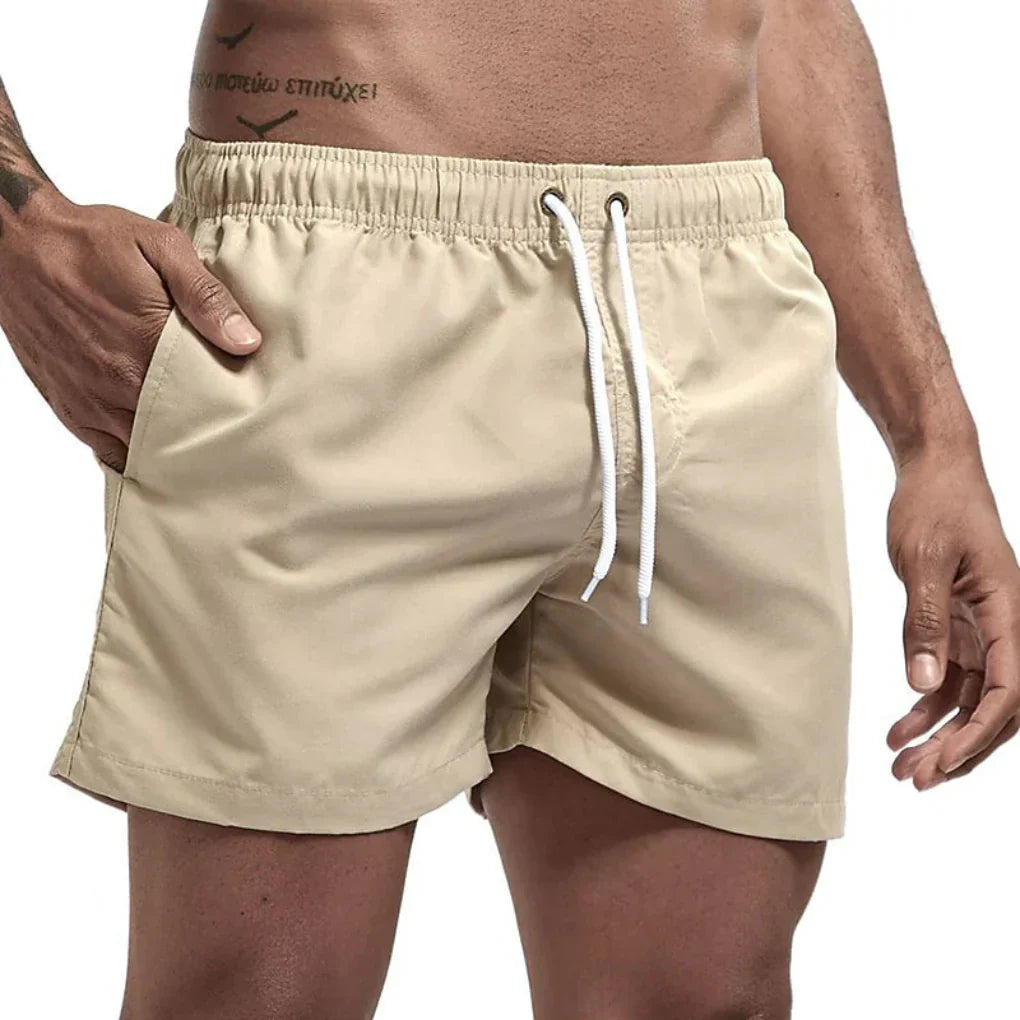 Sportliche Herrenshorts, perfekt für Schwimmen, Pool & Wassersport.