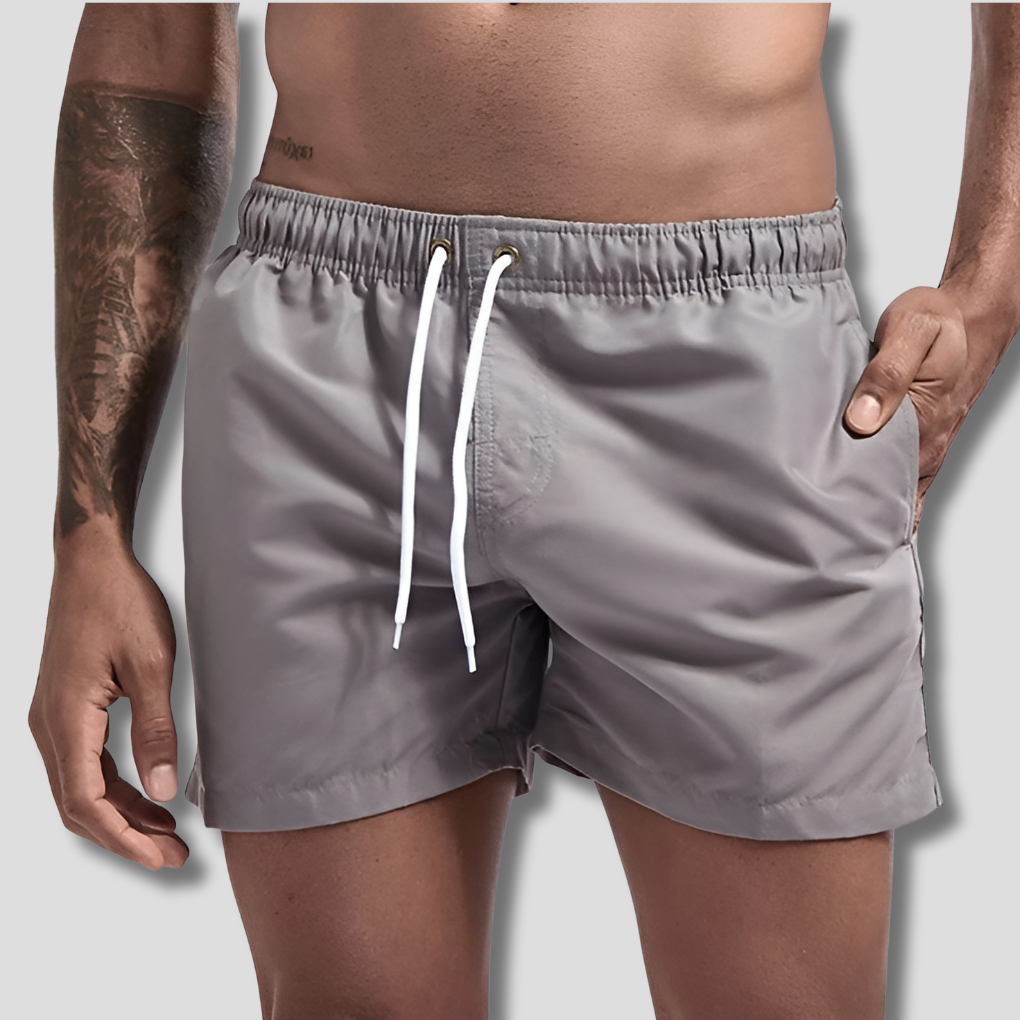 Komfortable Herren Badeshorts, schnelltrocknend für alle Wasseraktivitäten.