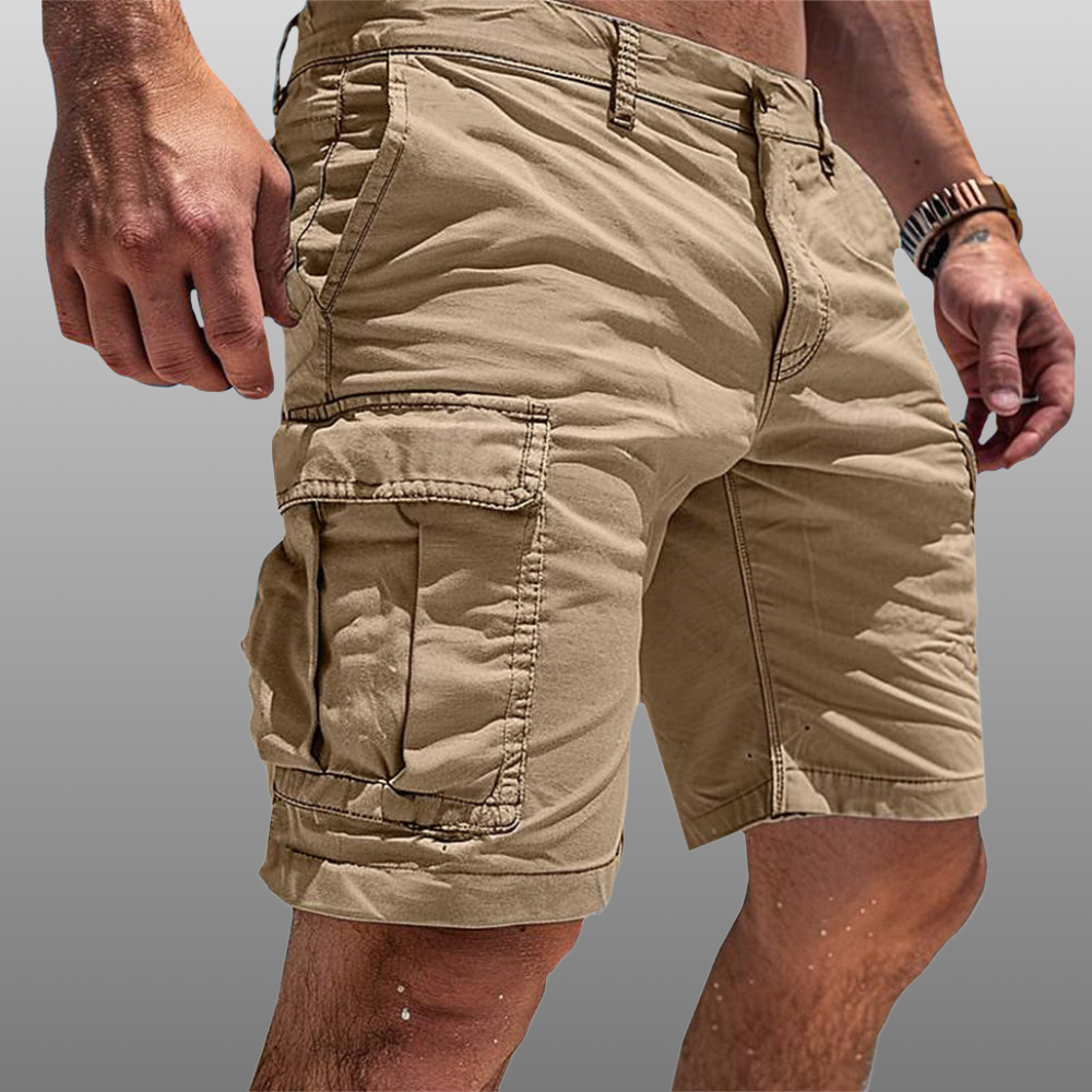 Detailansicht der robusten Cargo-Shorts für Herren mit praktischen Seitentaschen. Perfekt für Outdoor und Freizeit.