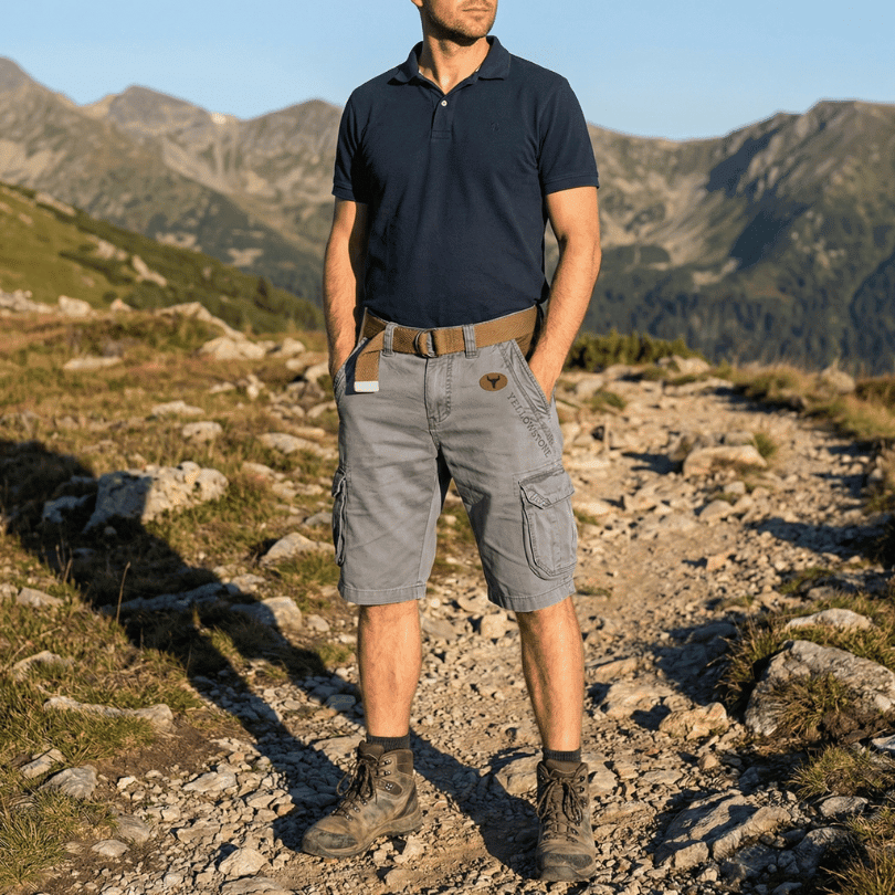 Nahaufnahme der funktionalen Seitentaschen einer bequemen Herren Cargo Shorts, ideal für Outdoor-Aktivitäten & Freizeit.