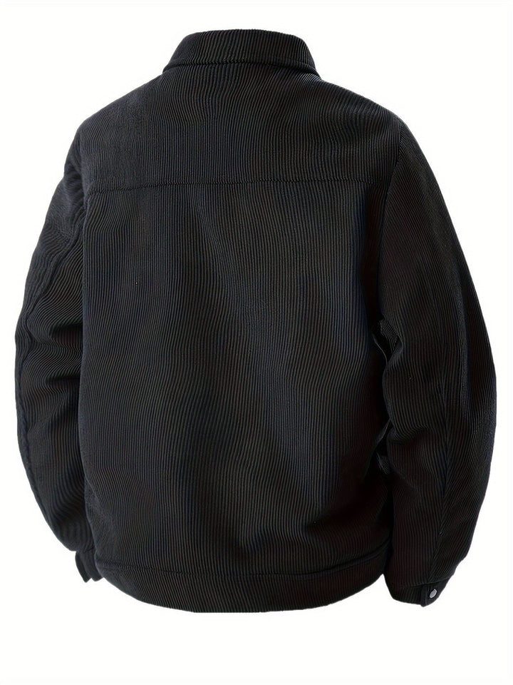 Schicke Herrenjacke mit strukturiertem Schnitt, eine moderne und elegante Wahl für den Herbst.