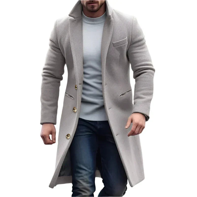 Moderner beiger Herrenmantel für Business-Kleidung. Vielseitiger eleganter Mantel für Büro und stilvolle Herrenmode.