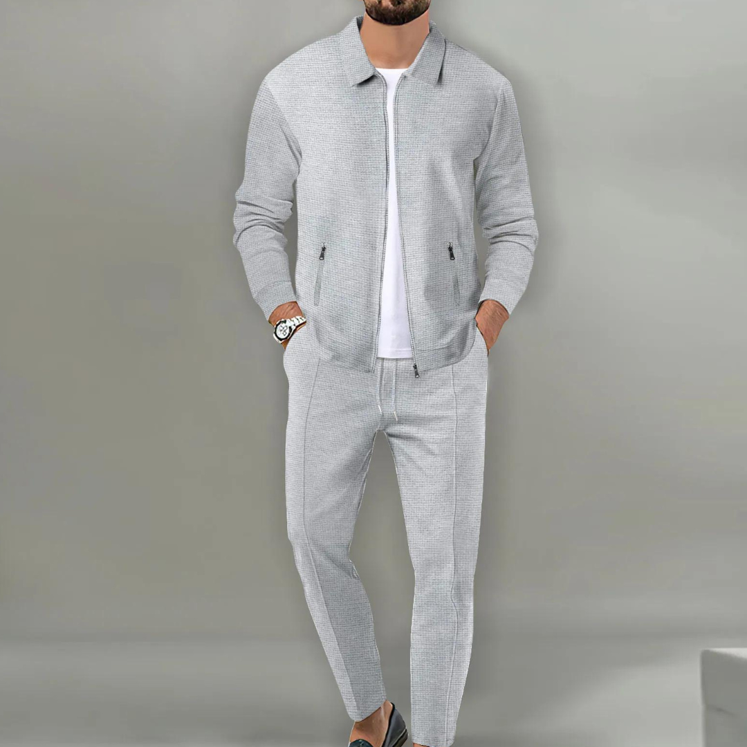 Hochwertiger Herren Zweiteiler für Freizeit und Sport. Dieser elegante Freizeitanzug bietet Komfort.