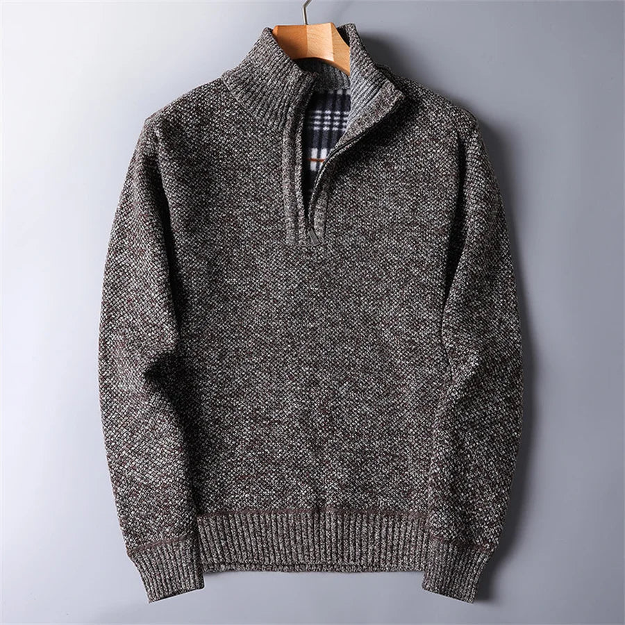 Stylischer Herren-Quarter-Zip-Pullover, warm und tailliert. Ideal für Büro, Freizeit und elegante Alltagsoutfits.