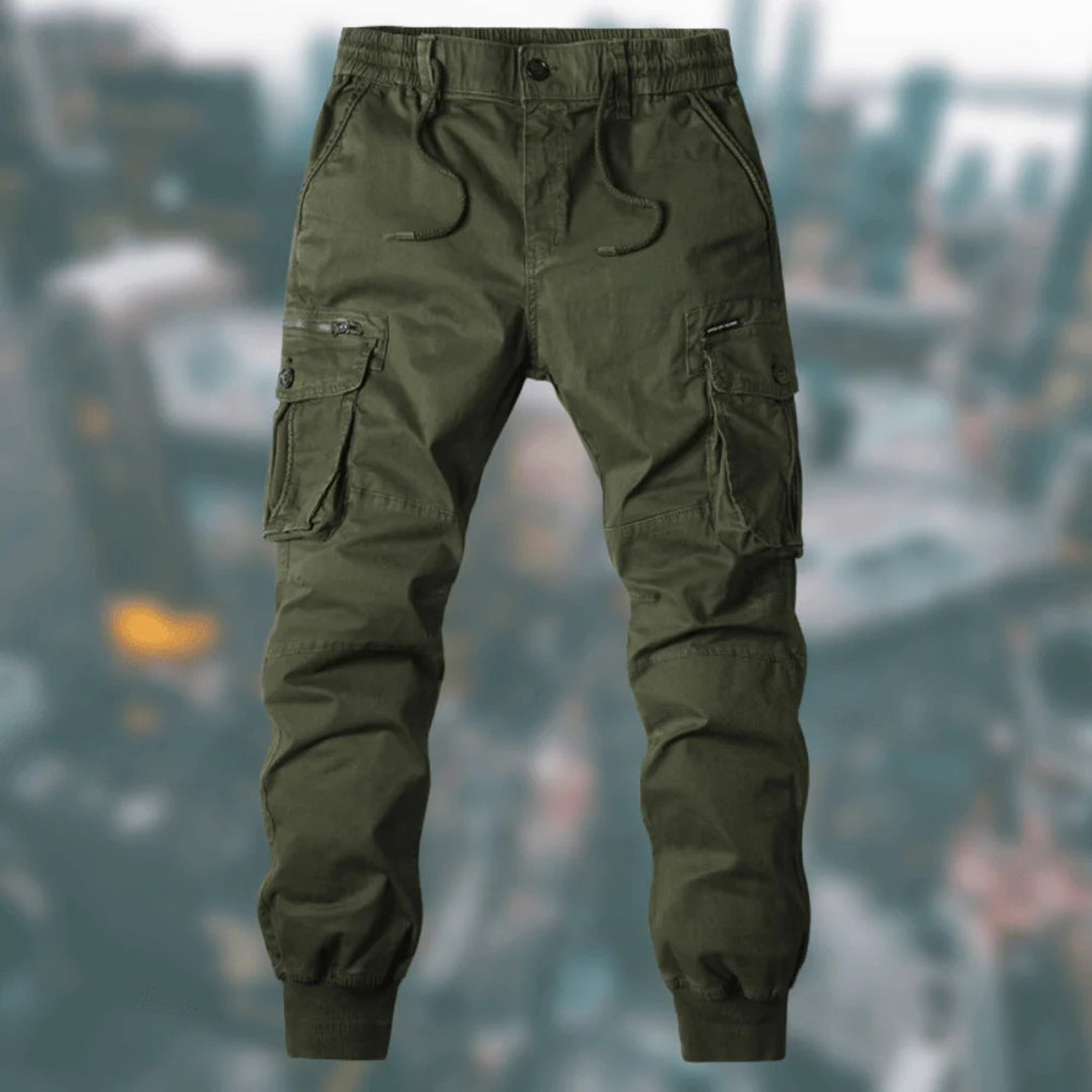 Herren Cargo Jogger Hose mit komfortablem Stretch-Bund & praktischen Seitentaschen, sportlich-modernes Design.