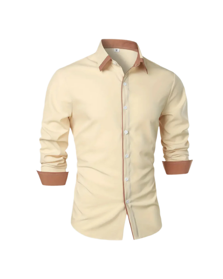 Mann trägt bequemes Herren Langarm Polo Hemd Klarzug für entspannten Freizeit-Look und Alltag.