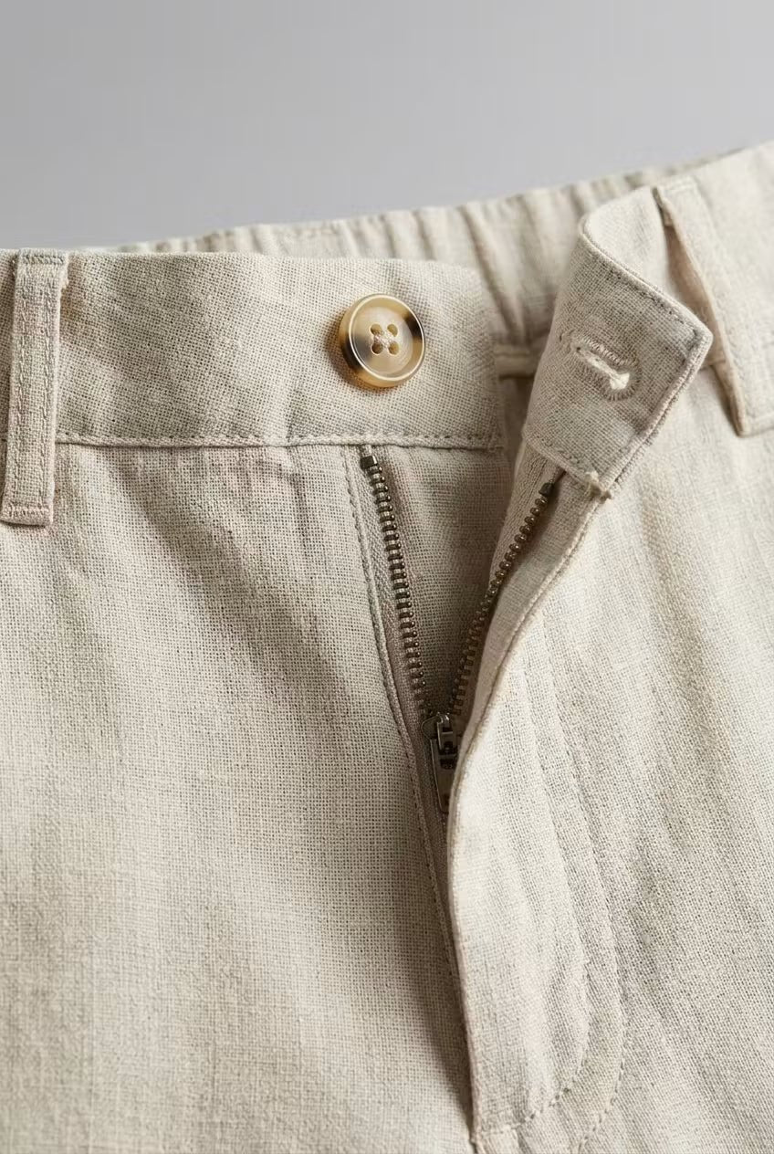 Leichter Herren Sommeranzug aus Leinen, zweiteiliges Set mit Sakko und Hose, relaxte Passform, modisch.