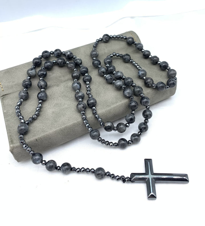 Kreuz-Kette für Herren: Rosenkranz aus grünen Tigerauge-Perlen, spiritueller Edelstein.
