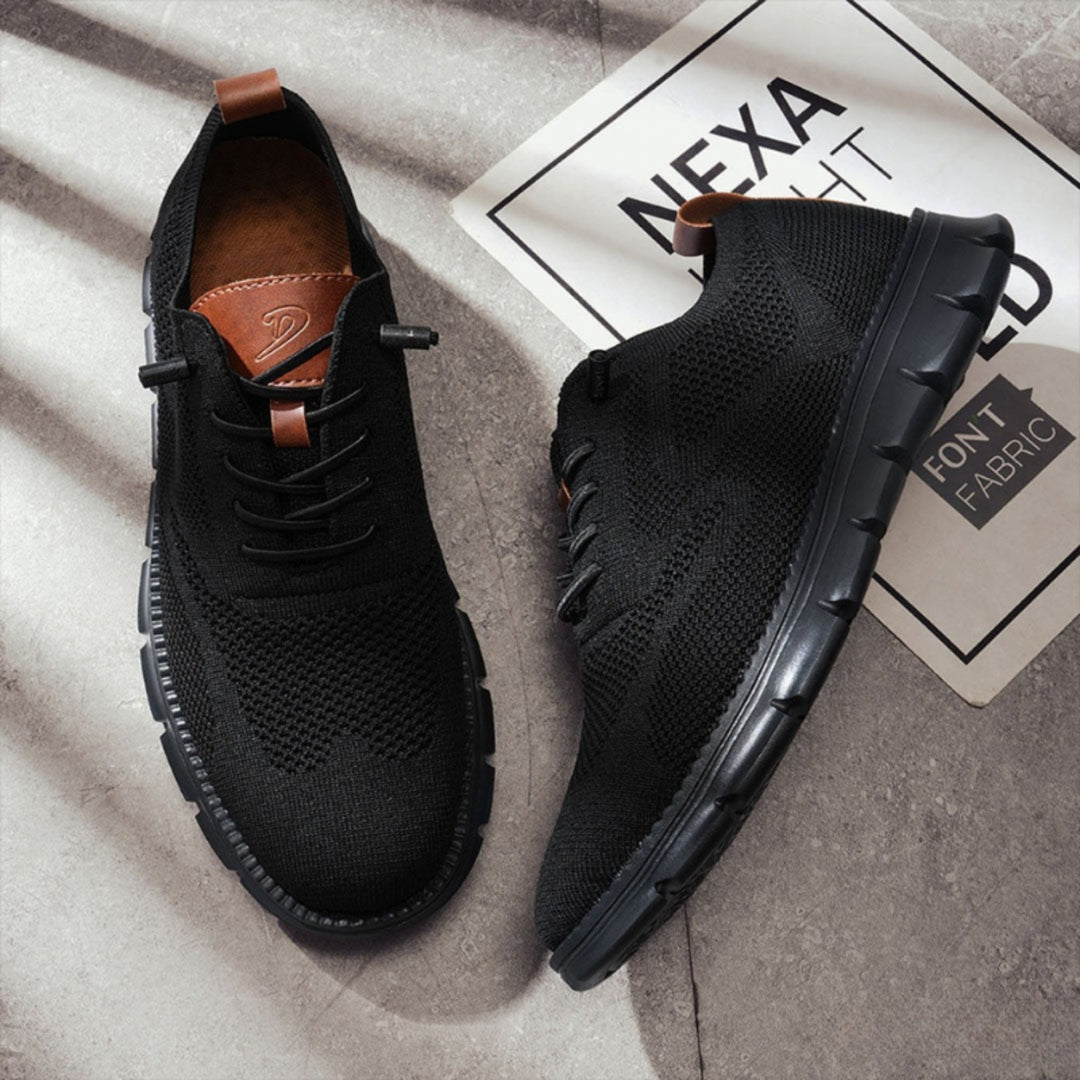 Dynamisches Bild: Leichte Herren Sneaker in Bewegung. Bequeme Freizeitschuhe für einen aktiven Alltag.