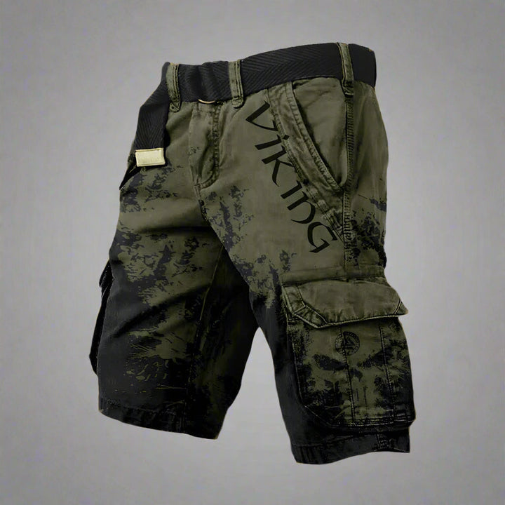 Seitenansicht der Herren Cargohose Henry, zeigt praktische Multifunktionstaschen für Handy, Schlüssel & mehr.