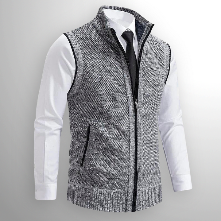 Komfortable Herren-Pulloverweste mit Reißverschluss und Stehkragen. Ärmelloses Design für Business & Casual im Winter.