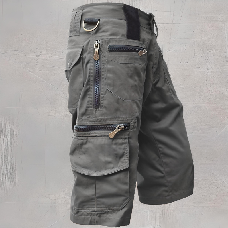 Detailansicht Taktische Cargoshorts: Praktische Seitentaschen der Herren-Outdoor-Shorts in Khaki.