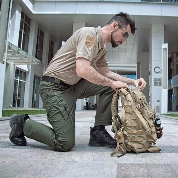 Detail Bund: wasserdichte Herren Trekkinghose mit verstellbarem Verschluss. Komfortable Outdoorbekleidung.