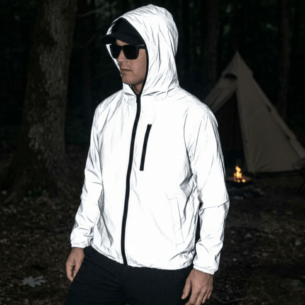 Winddichte Herren-Wanderjacke, reflektierend für erhöhte Sicherheit bei schlechtem Wetter.