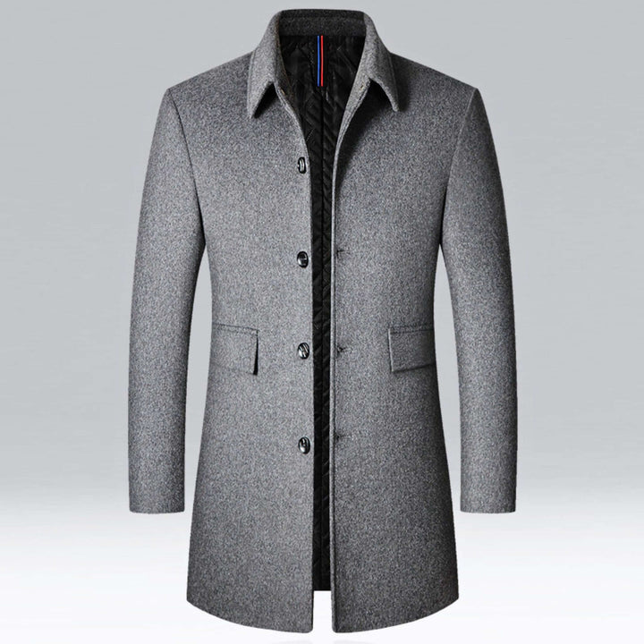 Zeitloser Herren Business-Mantel für Herbst. Elegant, warm und vielseitig kombinierbar. Perfekt für formelle Anlässe.