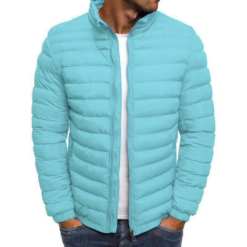 Herren Winterjacke, dunkelblau, mit hohem Kragen & Reißverschluss. Stilvolle, warme Steppjacke für kühle Herbst- & Wintertage.