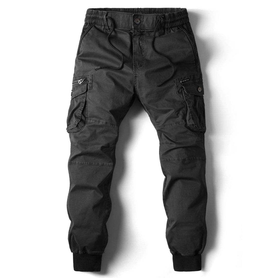 Komfortable Herren Alltagshose: Robuste Cargohose mit Seitentaschen, ideal für moderne Herrenmode.