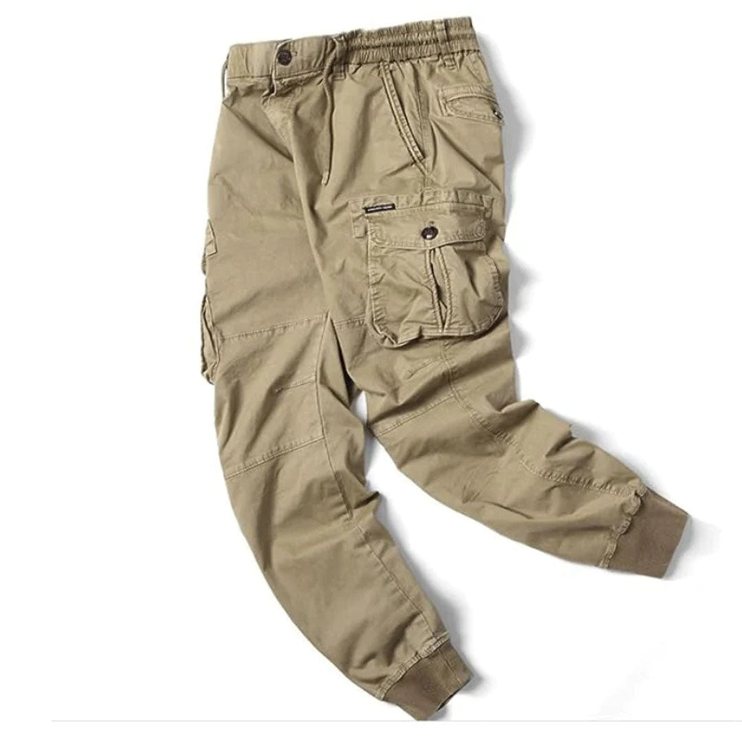 Stylische Herren Cargohose mit praktischen Seitentaschen, ideal für Outdoor-Abenteuer & täglichen Komfort.