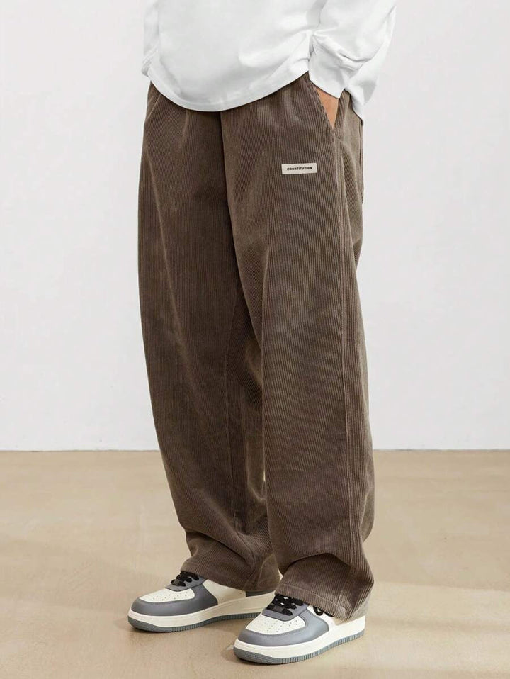 Vielseitige Herrenhose mit weitem Bein, lockerer Stil, bequem für Herbst, Winter & Streetwear.