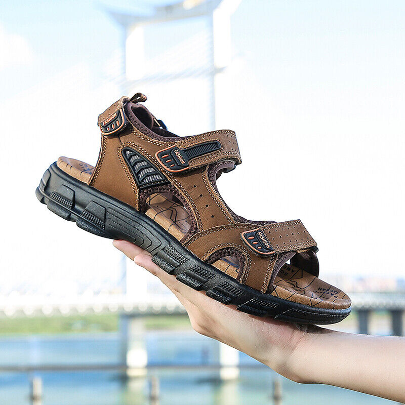 Bequeme Herren Sandalen, perfekt für den Sommer. Stützende Schuhe fördern Fußgesundheit & bieten Komfort bei jedem Schritt.