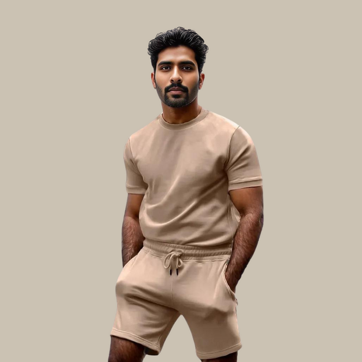 Herren Freizeit Set: Bequemes T-Shirt & Shorts in Grau, stilvolle Loungewear für den Sommer. Ideales Männerkleidungs-Outfit.