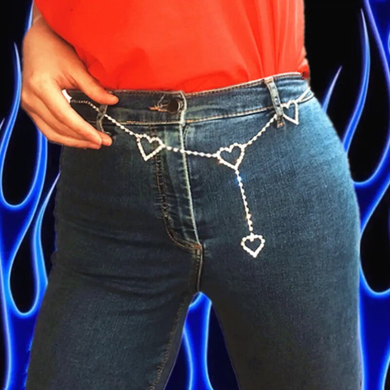 Eleganter Damen Gürtel als Goldkette, Statement Accessoire für festliche Anlässe.