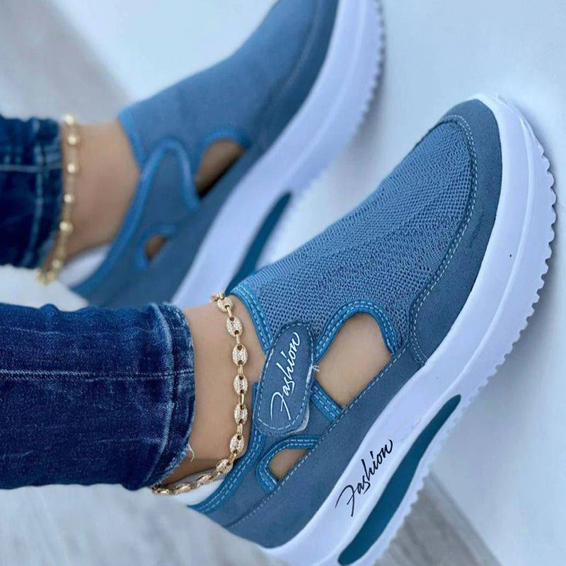 Modischer Damen Orthopädie-Sneaker Emilia, stützend für Diabetiker und empfindliche Füße, in hellem Farbton.